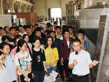 校企合作篇|河海大学机械工程学院学生走进南宫NG28参观进建